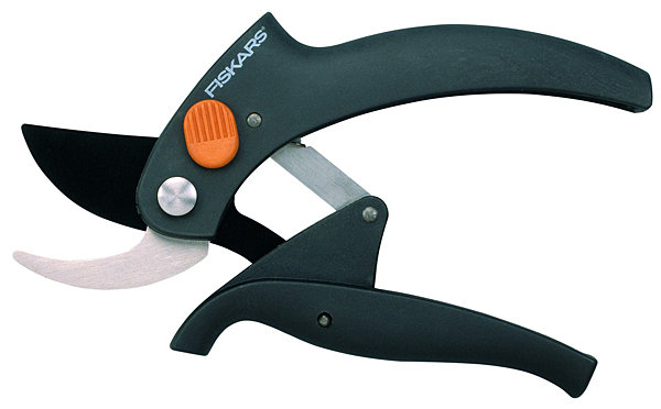 Увеличенная фотография Секатор Fiskars с рычажным приводом